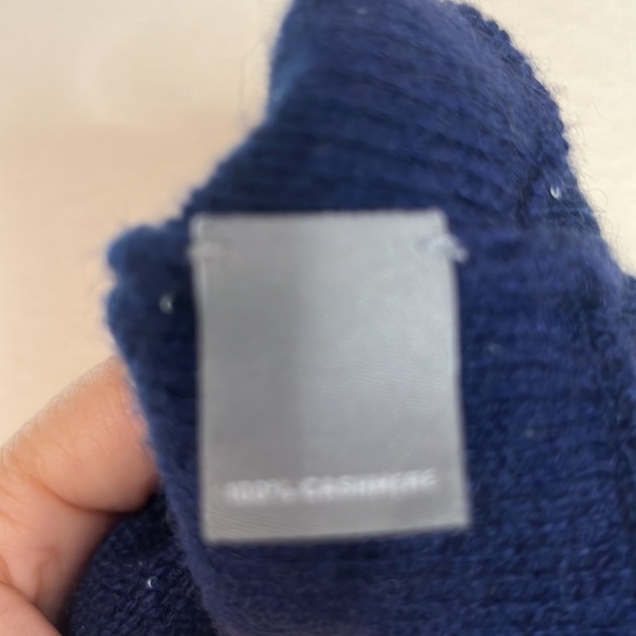 Neiman Marcus The Cashmere Collection/ Sweater - Picture 5 of 8